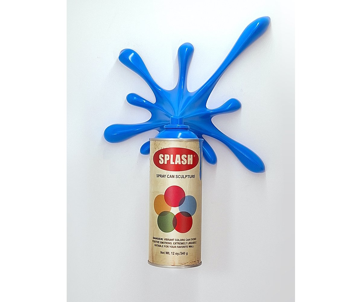 Eine Sprühdose mit dem Aufdruck Splash Can und und einem blauen Farbspritzer aus Polyurethan-Kunstharz. 